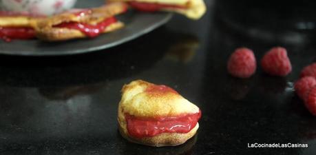 Bocaditos o Éclairs Rellenos de Frambuesa y su Glasa