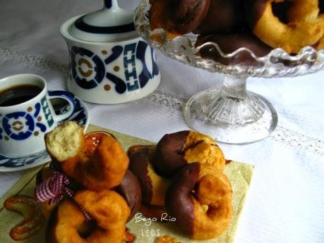 Rosquillas de limón con cobertura de chocolate
