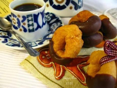 Rosquillas de limón con cobertura de chocolate