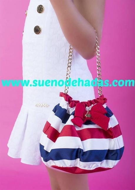 ES UNA VERGÜENZA Y BLANCO ES UNA VERGÜENZA Y BLANCO