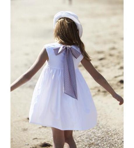 ES UNA VERGÜENZA Y BLANCO ES UNA VERGÜENZA Y BLANCO