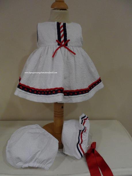 ES UNA VERGÜENZA Y BLANCO ES UNA VERGÜENZA Y BLANCO