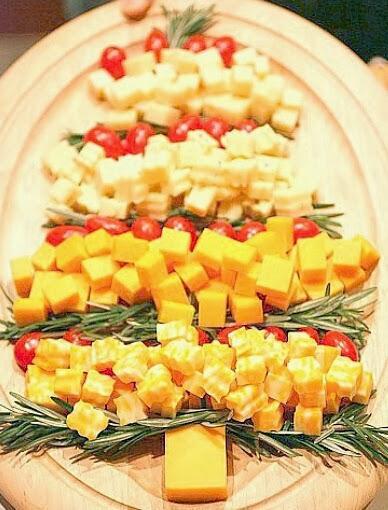 25 super ideas para decorar la comida en Navidad Christmas-Tree-Cheese-Platter-idea-252540beautyandbedlam.com_-1