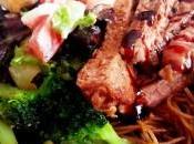 Solomo parrilla fideos arroz vegetales