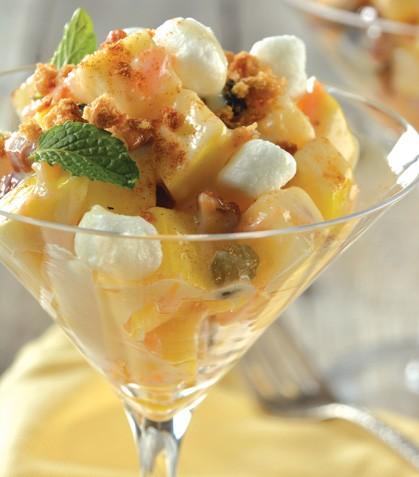 Ensalada de manzana con crumble y malvaviscos