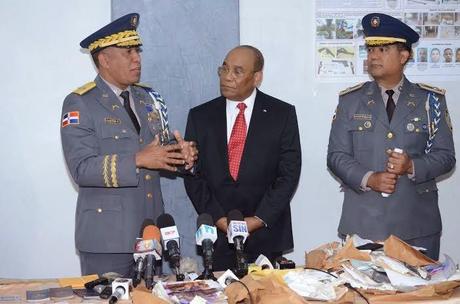 Dos cabos y 4 civiles presos por robo a embajador Haití.