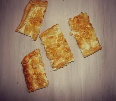 HOJALDRE DE PERAS CON COTTAGE