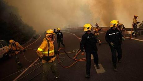 Explosión en una empresa química causa una nube tóxica y heridos #España
