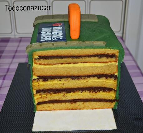 TARTA CAJA DE HERRAMIENTAS CON CUBIERTA DE MAZAPÁN