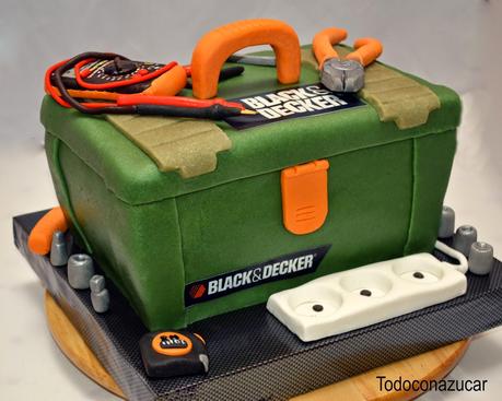 TARTA CAJA DE HERRAMIENTAS CON CUBIERTA DE MAZAPÁN