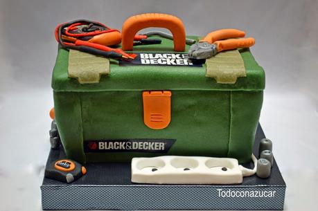 TARTA CAJA DE HERRAMIENTAS CON CUBIERTA DE MAZAPÁN