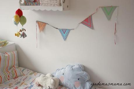 banderines cama habitación infantil