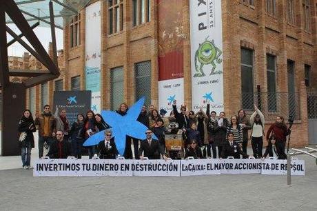 El colectivo de 350 BCN en la acción del Divestment Day