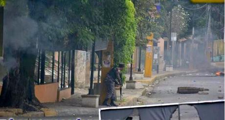 Se movilizan en SFM a horas de paro contra alcalde.