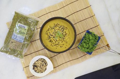 Crema de mungo-soja verde y hortalizas