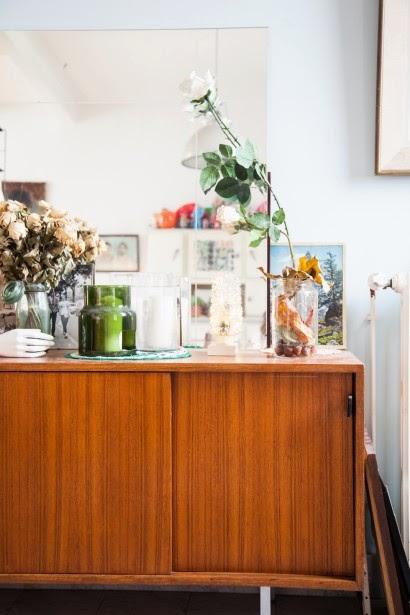 Una casa (muy retro) en París, con muchos espejos