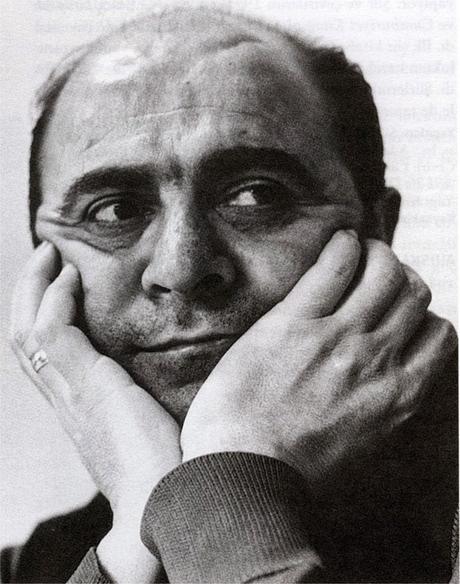 Buenas Noches: Ahmed Arif: Desgasté cadenas añorándote: