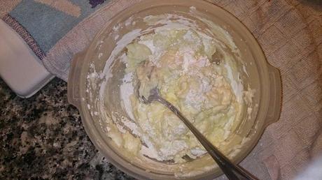 POSTRE DE FRESAS, GALLETAS, QUESO Y NATA