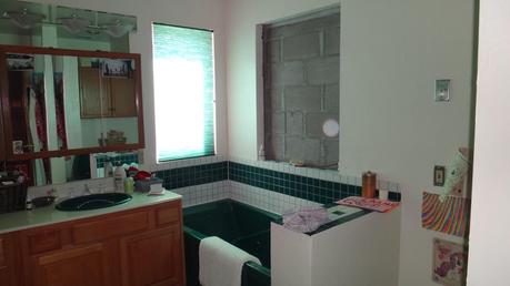 ANTES/DESPUÉS DE UN DORMITORIO DE MATRIMONIO CON BAÑO MUY ELEGANTE