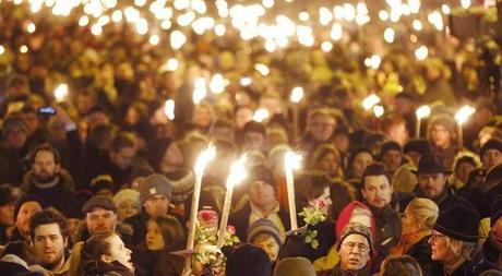 Europa sufre y se envejece: En Ucrania no llega el alto el fuego total; Grecia se rebela en el cumplimiento de sus obligaciones; En Dinamarca golpea el terrorismo pro islámico.- “El que juega con fuego siempre sale quemado”