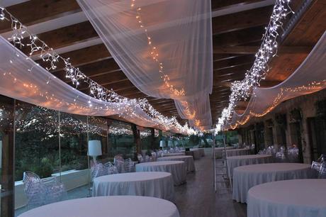 Decoración de bodas con telas y luces