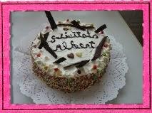 PASTEL DE CUMPLE AÑOS  DE SABOR ACHICLE DE FRESA CON NATA PARA ALBERT