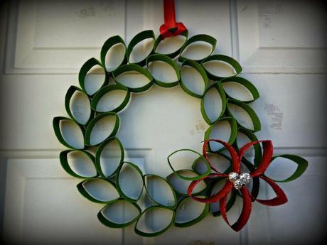 DE TODO Y NADA: Corona de navidad con rollos de papel (DIY)