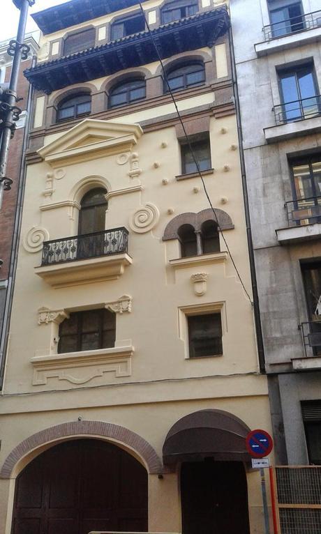 Fachadas, azoteas, calles, esquinas............. grandes desconocidas.... en el centro de Madrid........
