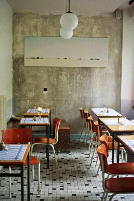 Decorar con antiguas sillas de colegio