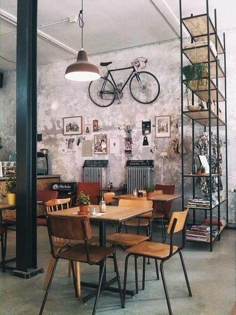 Decorar con antiguas sillas de colegio