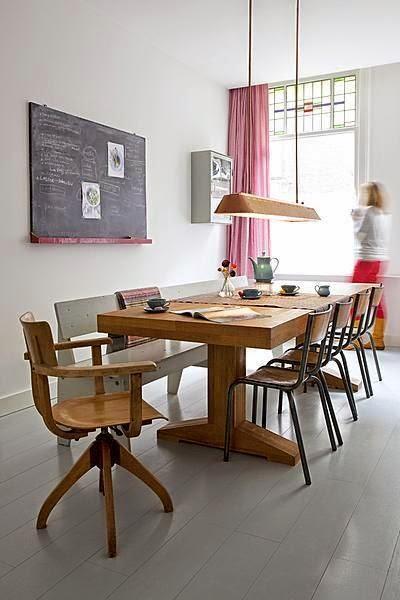 Decorar con antiguas sillas de colegio