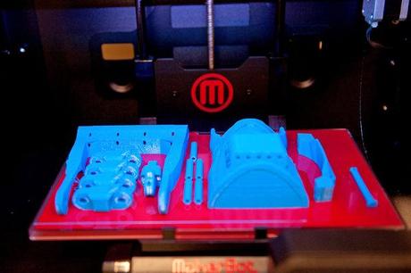 Una mano protésica de superhéroe