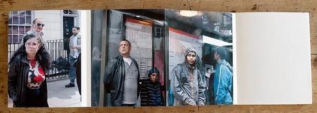 A través de las ventanas de un bus