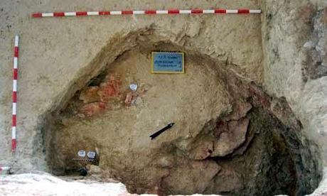 Descubierto un nuevo enterramiento en la necrópolis calcolítica de Pedrera (Sevilla)