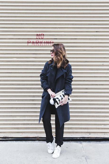 Tommy_Hilfiger-Trench-Sneakers-30_Anniversary-Fashion_Week-NYFW-Fall_Winter_15_16-Oui_Clutch-Clare_Vivier-Outfit-Street_Style-6
