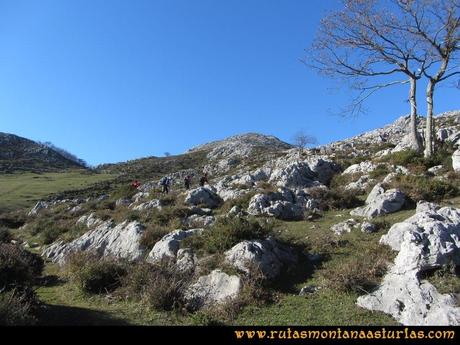 Ruta Foces del Rio Pendon y Varallonga: Iniciando ascensión al pico Varallonga.