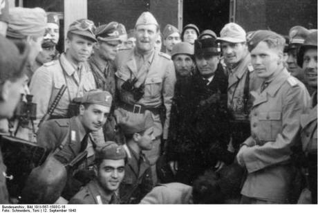 Mussolini junto a sus libertadores nazis tras el éxito de la Operación Roble. Fuente y autoría: Bundesarchiv, Bild 101I-567-1503C-16 / Toni Schneiders / CC-BY-SA