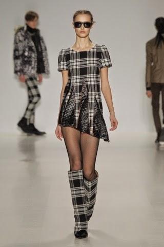 SHAKE BEFORE USE, POR CUSTO BARCELONA