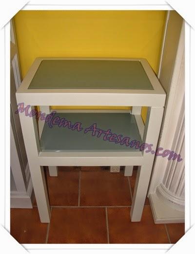 Mesitas de madera con cristales