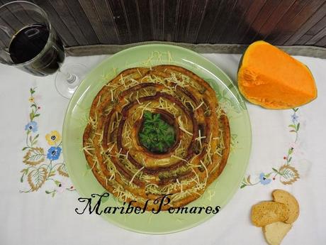 Bizcocho salado de verduras, atún y queso.