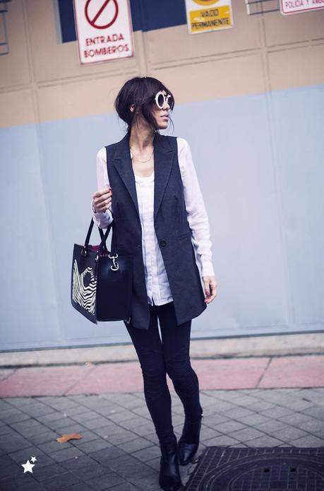 street style barbara crespo hake vest black gema cameo bag fashion blogger outfit blog de moda