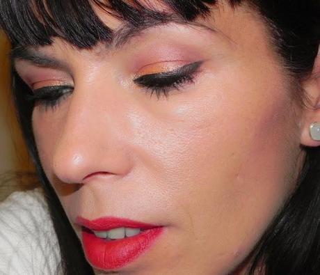 Ahumado naranja para una propuesta algo gris (Look, Outfit y manicura)