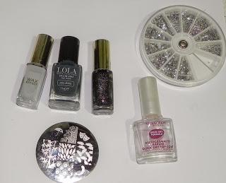 Ahumado naranja para una propuesta algo gris (Look, Outfit y manicura)