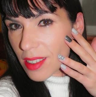 Ahumado naranja para una propuesta algo gris (Look, Outfit y manicura)
