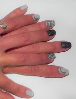 Ahumado naranja para una propuesta algo gris (Look, Outfit y manicura)