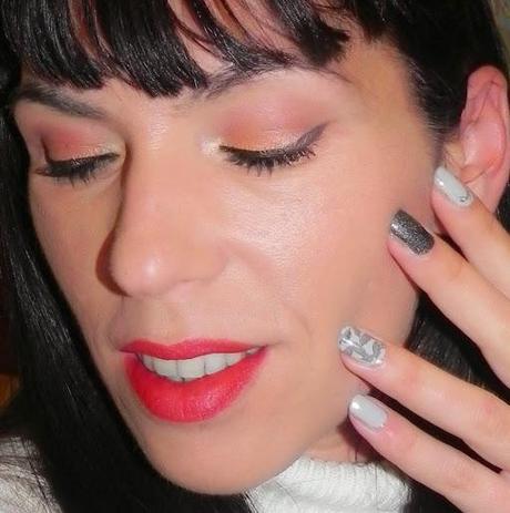 Ahumado naranja para una propuesta algo gris (Look, Outfit y manicura)