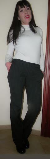 Ahumado naranja para una propuesta algo gris (Look, Outfit y manicura) Ahumado naranja para una propuesta algo gris (Look, Outfit y manicura)