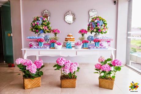 Candy bar de bautizo con flores - mesa de dulces10