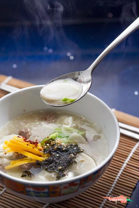 Sopa de pastel de arroz - Tteokguk 떡국