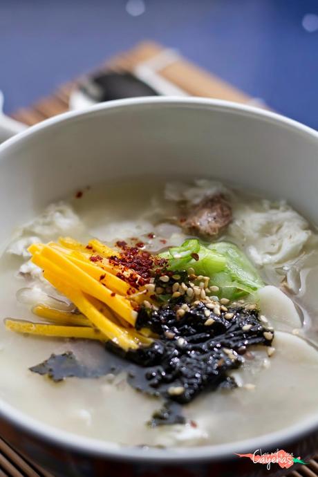 Sopa de pastel de arroz - Tteokguk 떡국
